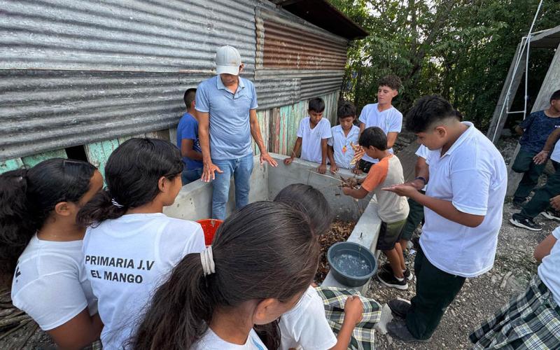 Taller de abono orgánico promueve agricultura sostenible en Santa Ana