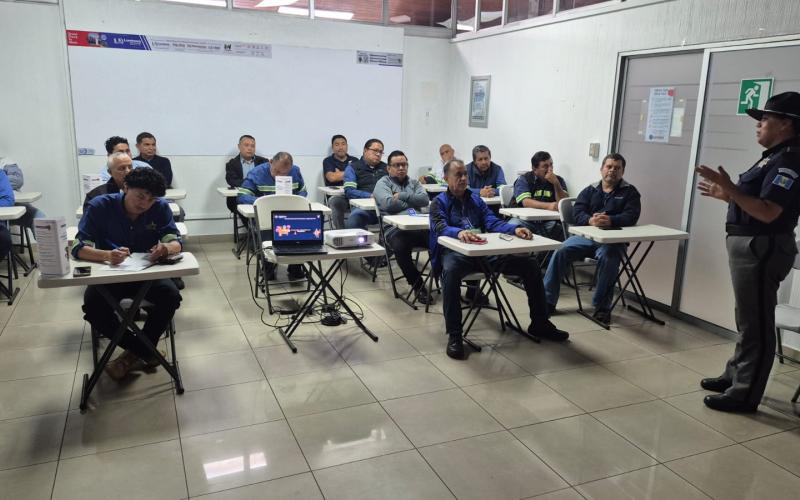 La seguridad vial sale de la carretera y entra a la oficina