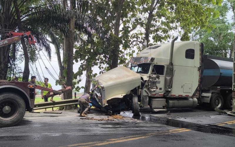Brigadas de Provial atienden colisión en Morales, Izabal sin reporte de heridos