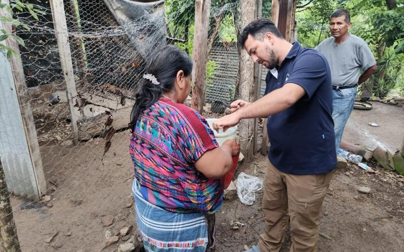 En Chuarrancho vacunan a 395 aves de traspatio