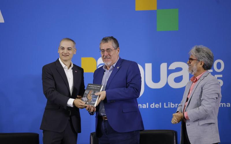 Presentación del libro Diplomacia en Crisis FILGUA 2025