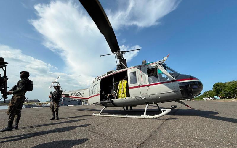 Trasladan vía aérea cargamento de droga incautado en aguas del Pacífico