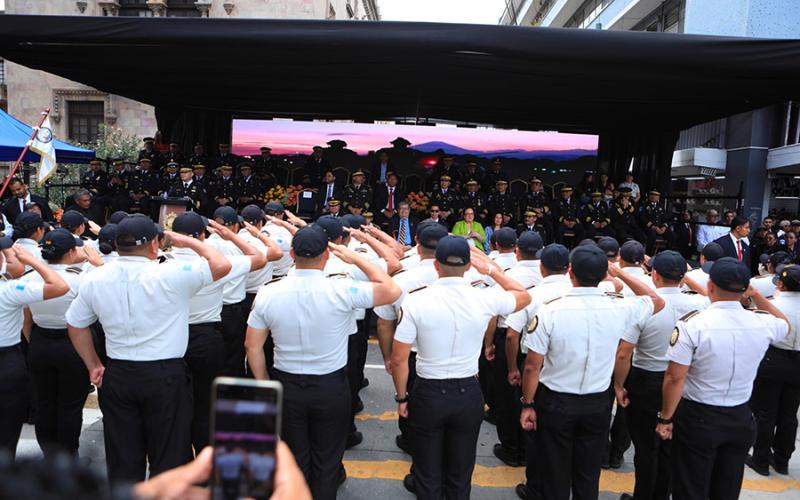 PNC conmemora 28 aniversario con desfile de honor