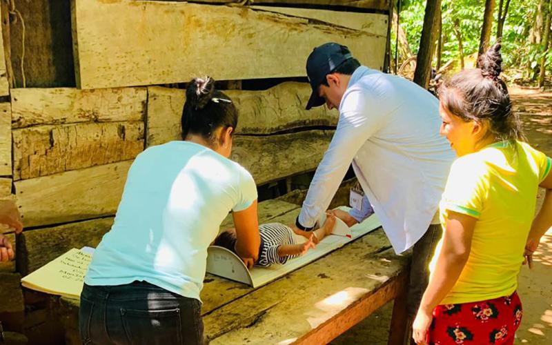 Atención interinstitucional combate la desnutrición infantil en Santa Cruz Muluá
