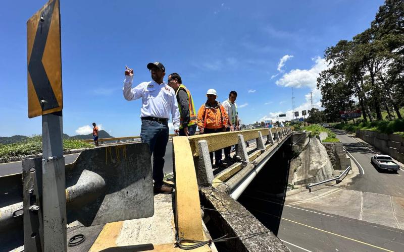 Inspeccionan puente Santa María tras sismos; no presenta daños estructurales