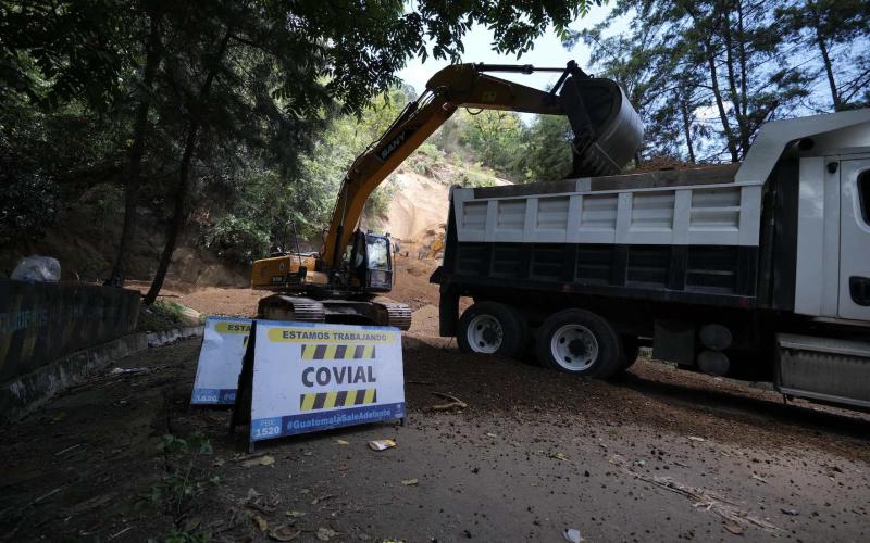 Remueven derrumbes en ruta entre San Juan del Obispo y Santa María de Jesús