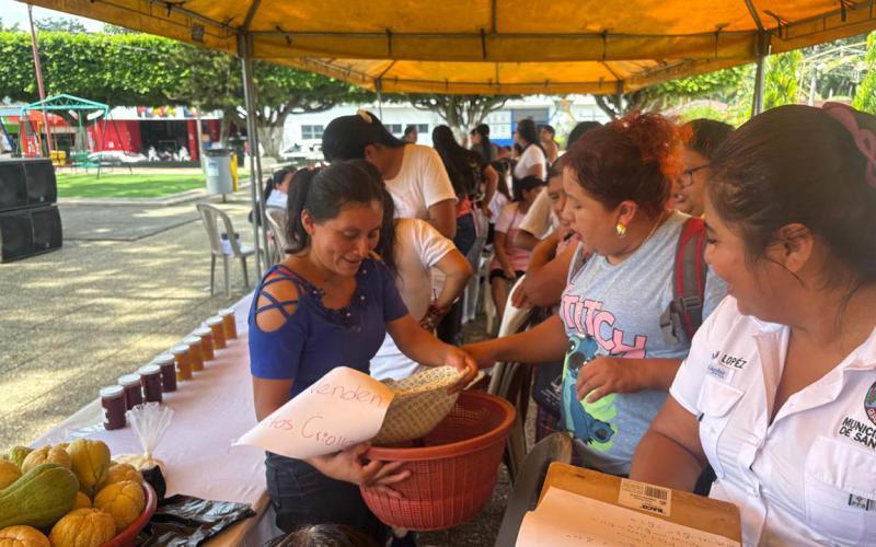 Celebran Feria del Agricultor en San Pablo, San Marcos