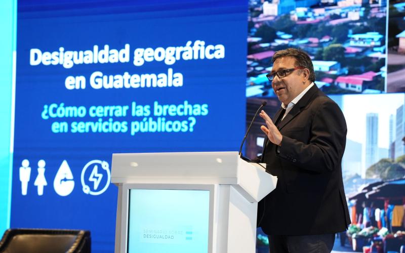 Diálogo contó con las intervenciones de académicos y funcionarios.