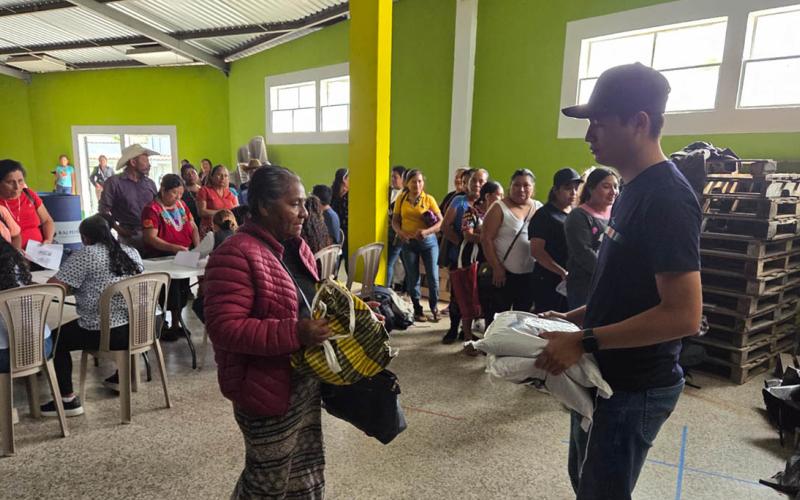 Entregan semilla de maíz resistente a la sequía