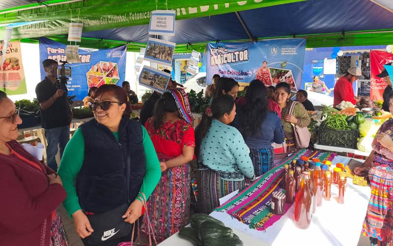 Feria del Agricultor lleva alegría y reactiva economía en Totonicapán
