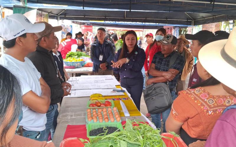 Ferias del Agricultor brindan oportunidades comerciales para productores de Quiché