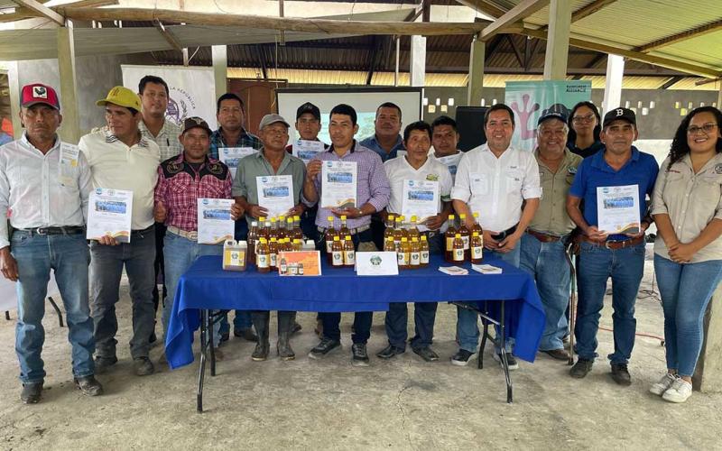 Finaliza Diplomado Apícola en Sayaxché