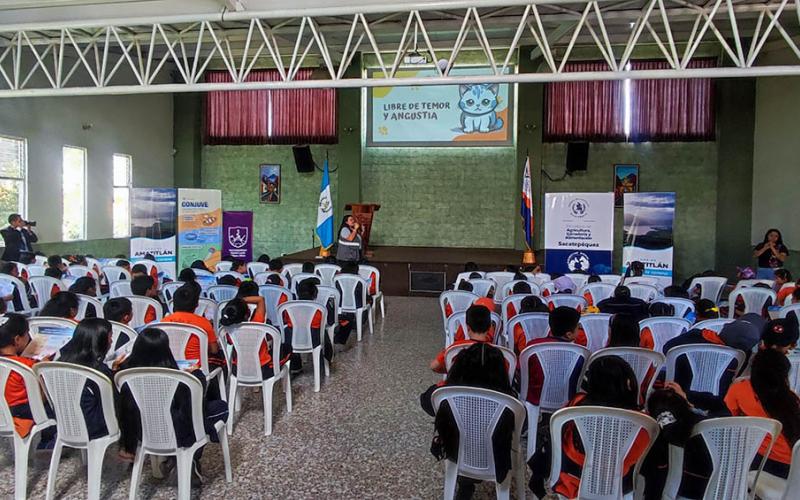Jóvenes y niños aprenden protección animal y tenencia responsable