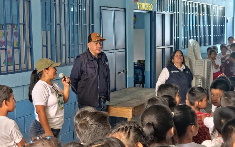 Mejorando la educación en Malacatán: UCEE renueva la Escuela Primavera con nueva infraestructura y mobiliario escolar