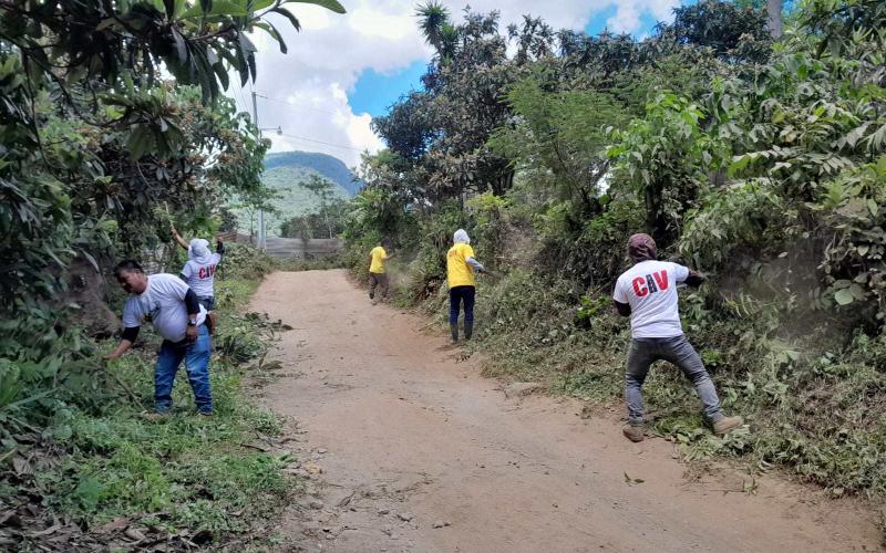 CIV realiza labores de chapeo y limpieza para mejorar acceso a Santa María de Jesús