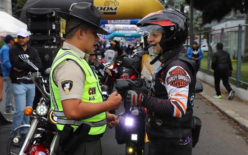 Motoristas celebran su día con una caravana resguardada y educativa liderada por PROVIAL