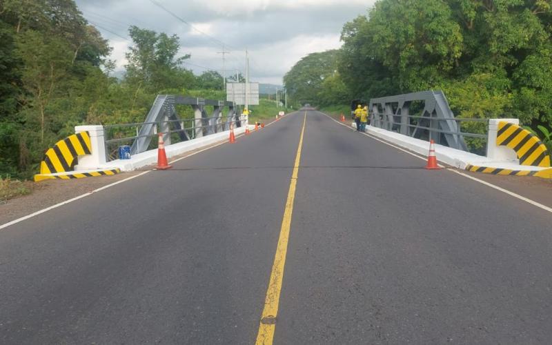 COVIAL ejecuta mantenimiento del puente Porto Camoro en Santa Rosa
