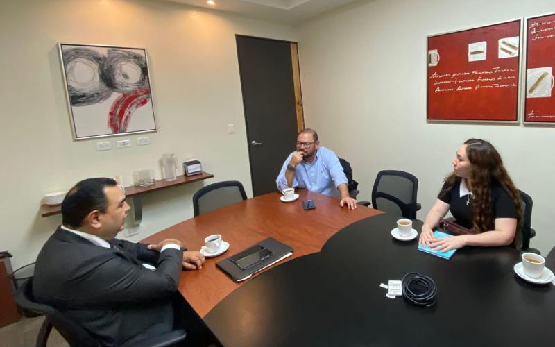 Turismo sobre ruedas y en regla, DGT y CAMTUR impulsan control inteligente para transporte turístico