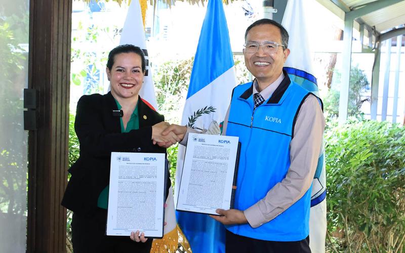 Suscriben convenio para impulsar producción de hortalizas en el Corredor Seco