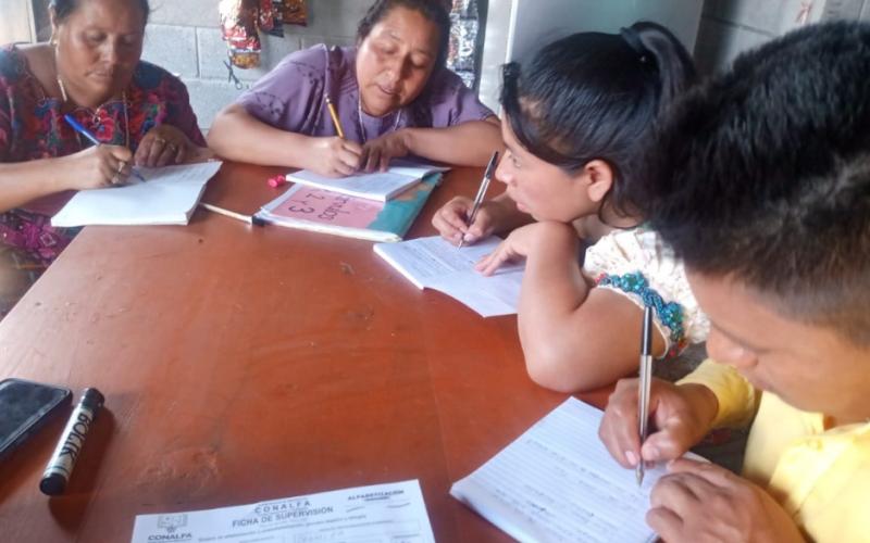 Alfabetización por radio: conoce las ventajas de una alternativa accesible y con respaldo institucional