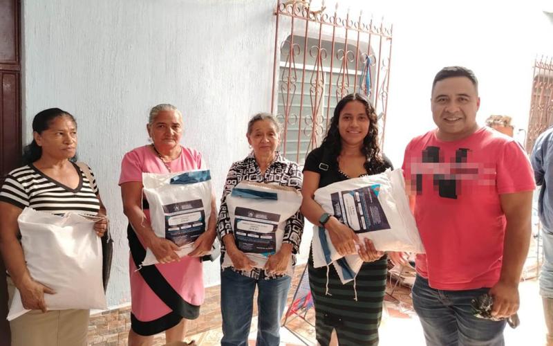 Reciben semillas de maíz y capacitación para mejorar sus cultivos