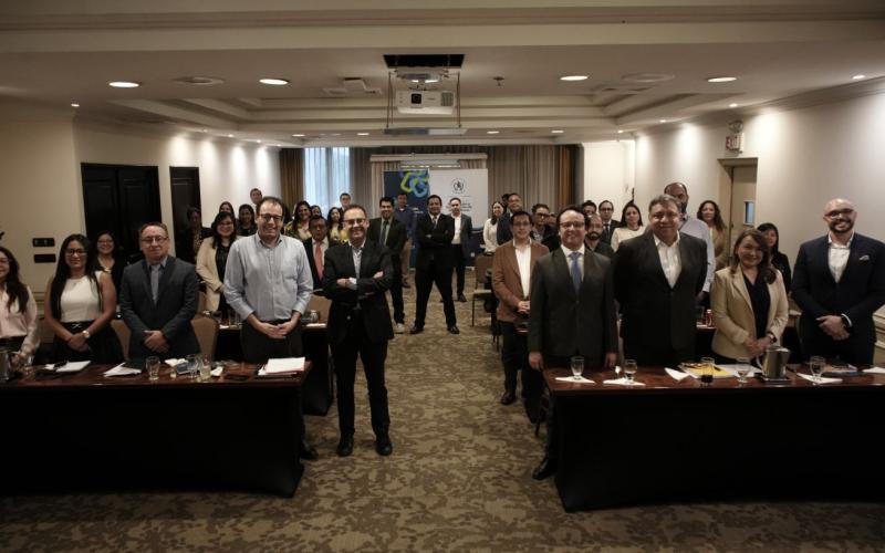 Profesionales que laboran en instituciones públicas finalizaron el curso 