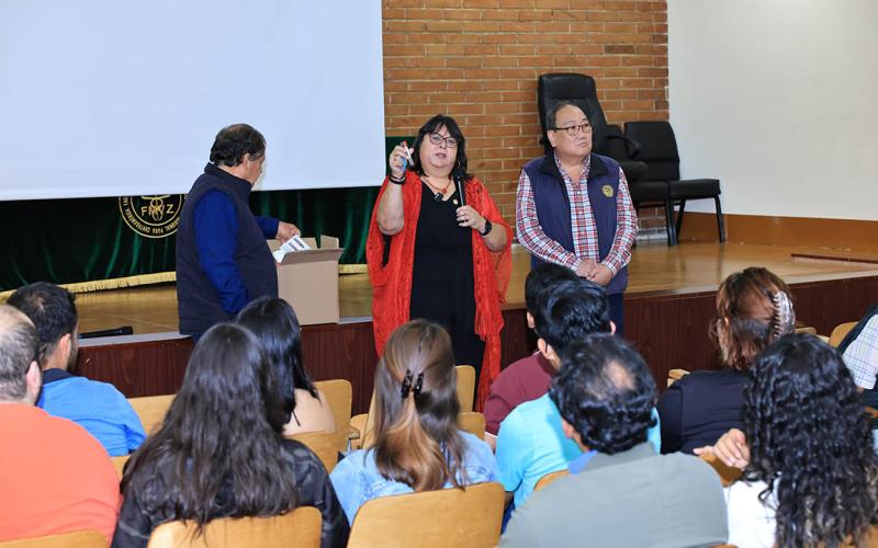 Estudiantes de la USAC reciben kits para combatir el Gusano Barrenador