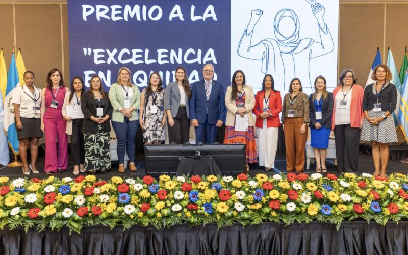 El encuentro reunió a autoridades, especialistas y representantes del sector aeronáutico, quienes abordaron la importancia de fortalecer la participación de las mujeres en todos los ámbitos de la aviación.