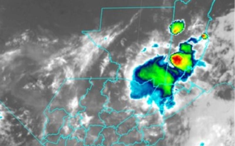 Acercamiento y paso de onda del este.