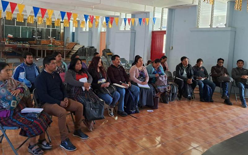 Directores y docentes de Sololá se capacitan en huertos escolares