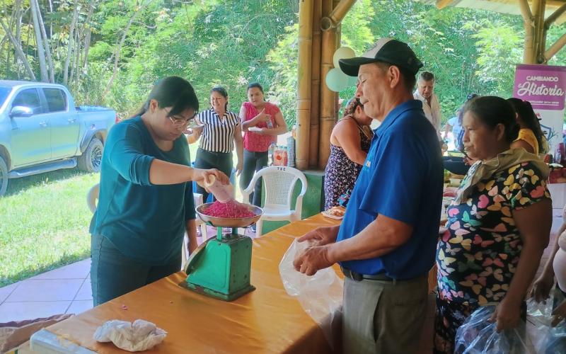 Escuintla celebra el Día Nacional del Maíz con entrega de semillas