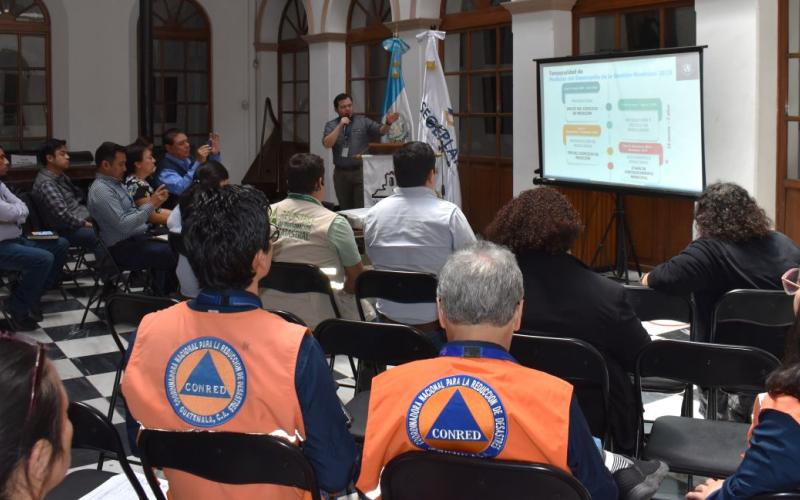 reunión de coordinación para definir la estrategia de evaluación del desempeño de la gestión municipal 2025.