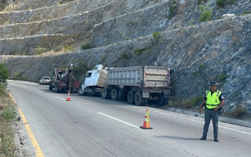 Provial no se detiene: brigadas atienden incidente vial en La Chifurnia, El Progreso