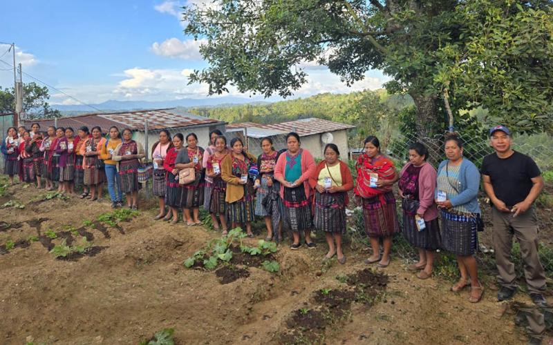 Fortalecemos la agricultura familiar de Quiché con la entrega de semillas de hortalizas