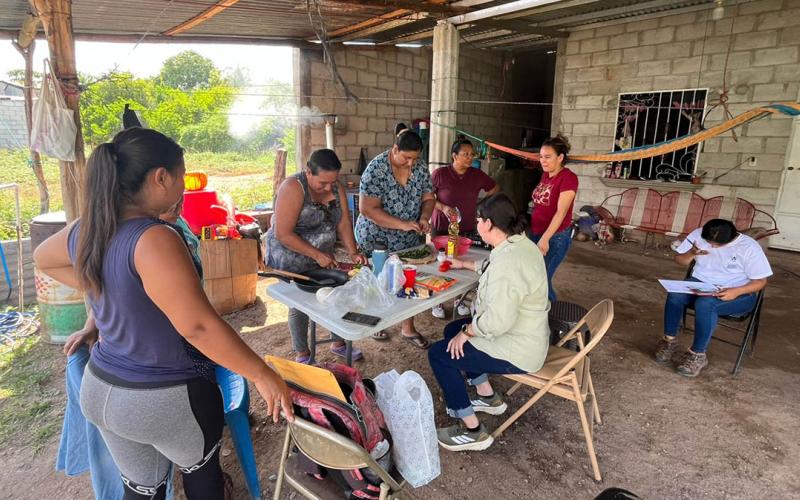 Madres de Zacapa aprenden a cocinar recetas nutritivas con productos locales
