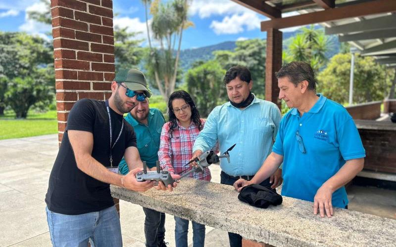 Udevipo capacita a su personal en uso de drones para innovar y fortalecer procesos de habitabilidad