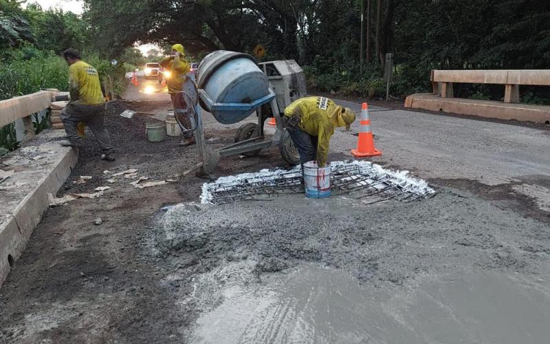 Covial repara puente en la CA-2 Oriente entre Santa Rosa y Jutiapa