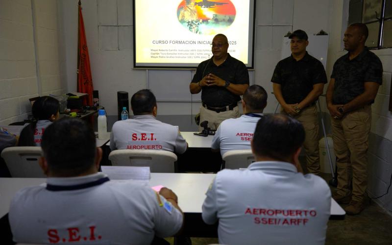 Formando guardianes del aire, comienza curso básico para bomberos del Aeropuerto Internacional La Aurora