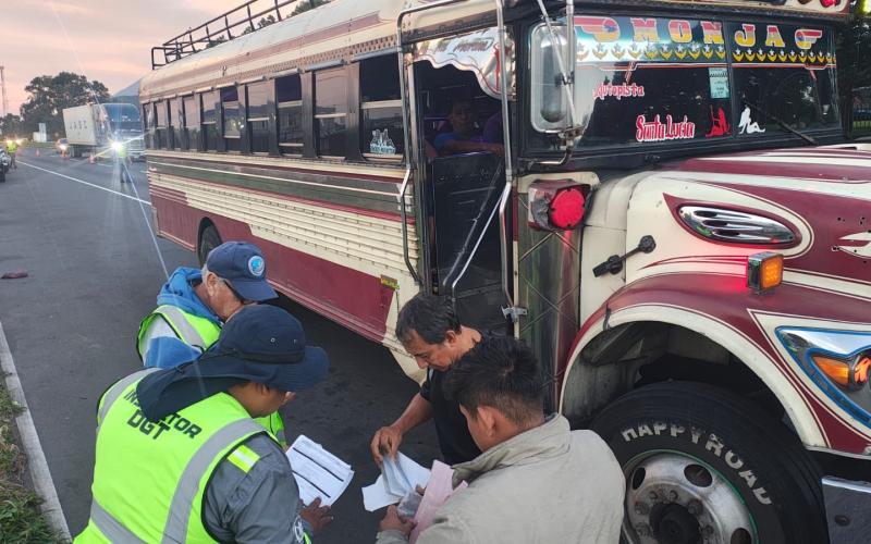 DGT y Provial refuerzan el control del transporte público en Palín, Escuintla