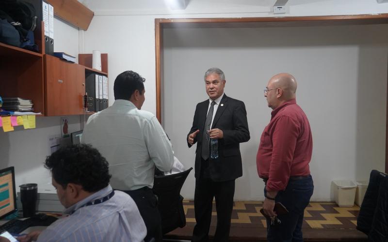 Viceministro de Comunicaciones supervisa avances en digitalización y control documental en UNCOSU
