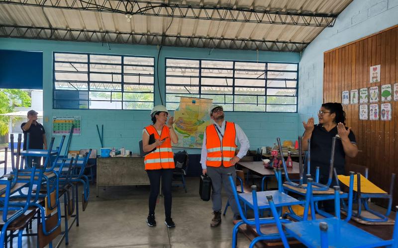 UCEE evalúa escuelas afectadas por sismos en Jutiapa para garantizar espacios seguros a estudiantes
