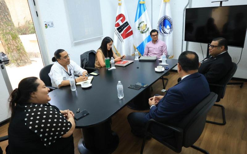 CIV y DGT conocen modelo de transporte de Costa Rica para fortalecer la regulación en Guatemala