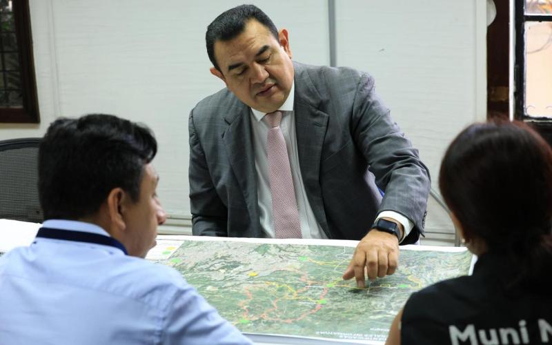 Sectores buscan minimizar impacto de tránsito durante construccion de paso a desnivel en Mixco