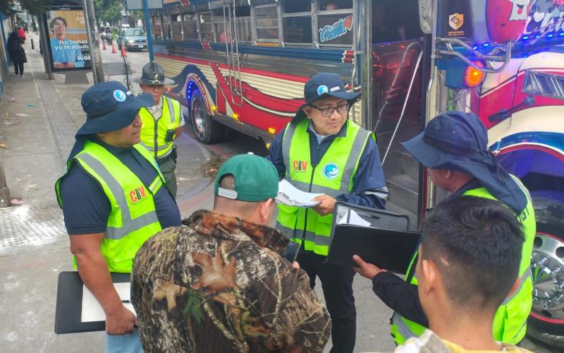 La DGT refuerza la supervisión del transporte público en Mixco con operativo conjunto con Emixtra