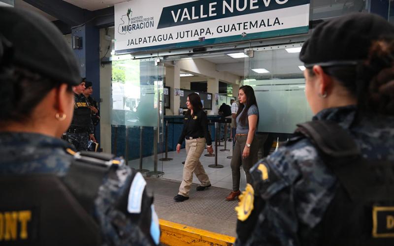 Viceministra de Antinarcóticos supervisa plan de seguridad por Fiestas Agostinas en frontera Valle Nuevo