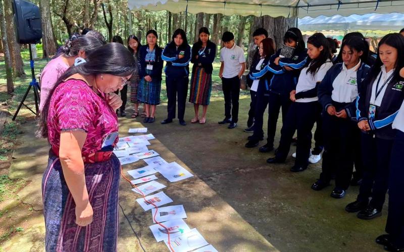 Valor simbólico de la indumentaria maya