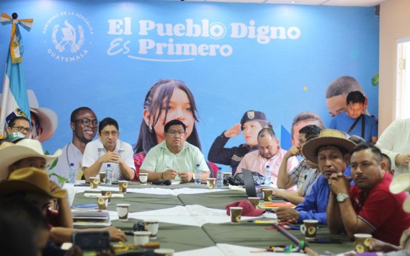 Reunión con autoridades indígenas.