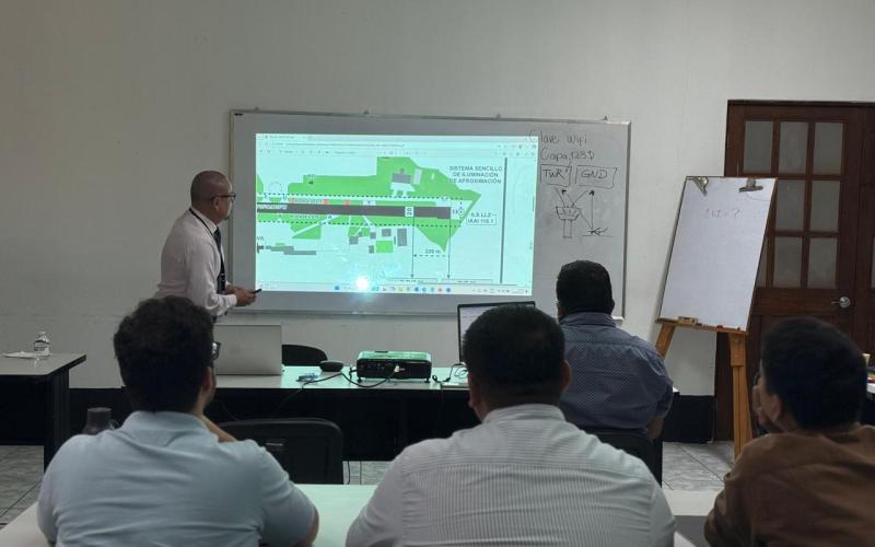 El curso, que comenzó el día de ayer, cuenta con la participación de nueve estudiantes previamente seleccionados.