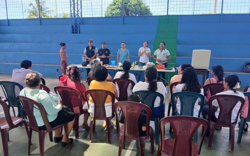 Madres de Zapotitlán aprenden a preparar alimentos nutritivos para sus hijos