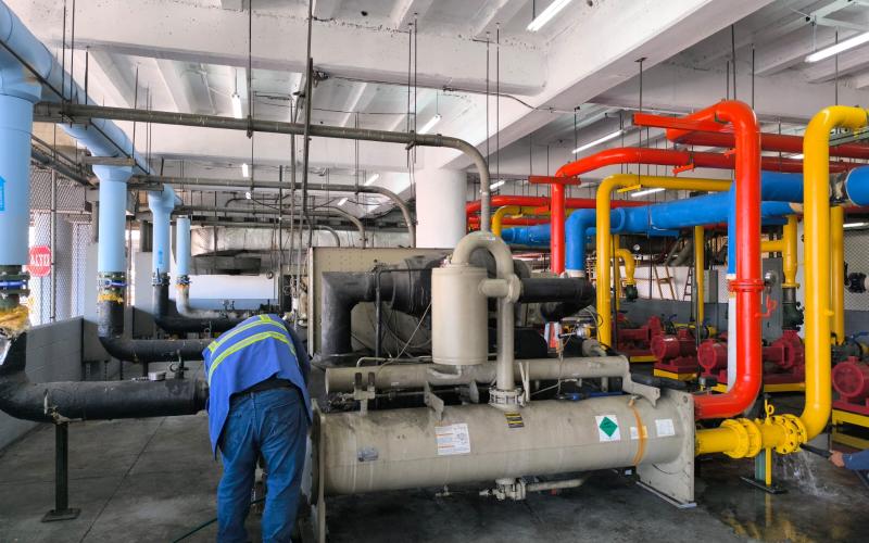 Se trata de cuatro nuevos chillers que reemplazarán a los equipos antiguos, los cuales han estado en funcionamiento durante varios años